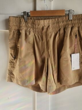 Ascend Trail Shorts L Tan | Cabincore Hiking Outdoorsy Minimalist